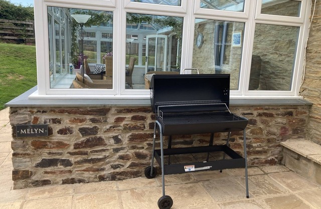 Luxurious large home, with extensive garden, Hot Tub and spacious conservatory.
