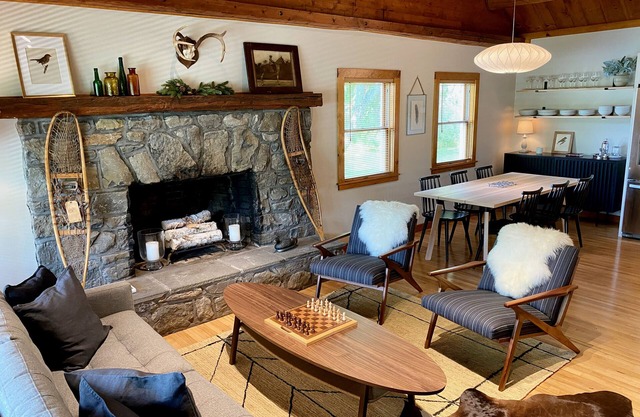 Luxurious & Modern 3 BR 1.5 Bath Log Cabin