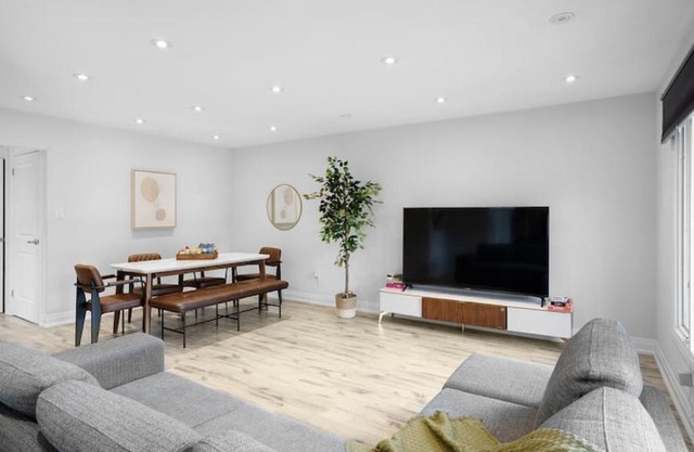 Luxurious Modern Getaway 3BD 2BT Near 401