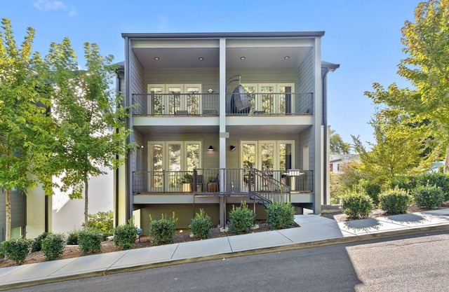 Luxurious, Pet-friendly Home in Amazing Location