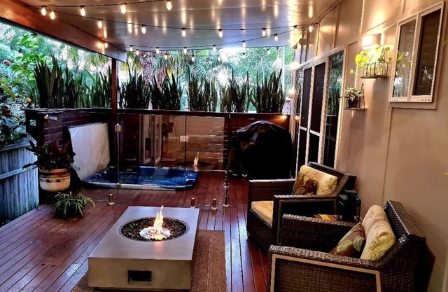 Luxurious, private cottage for couples with heated spa