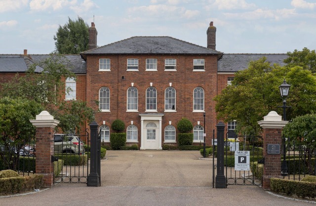 Luxurious Private One Bedroom Apartment