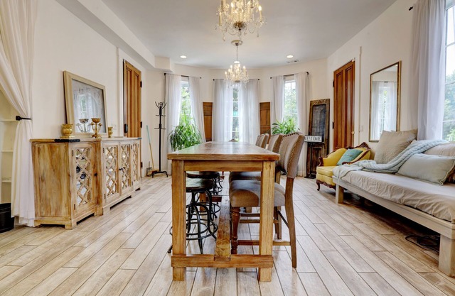 Luxurious Private Unmatched Location 10 Bed Washer/Dryer Safe Fast Wifi Walkable