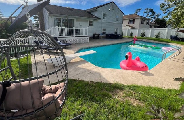 Luxurious Retreat 8 Beds 3 bath with Heated Pool