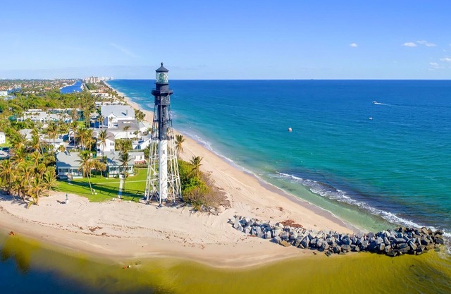 Luxurious RV Resort located in Fort Lauderdale area withTiki Hut
