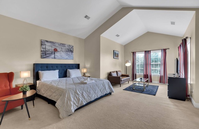 Luxurious Stylish 5BD+Office/13Mins IAD Airport