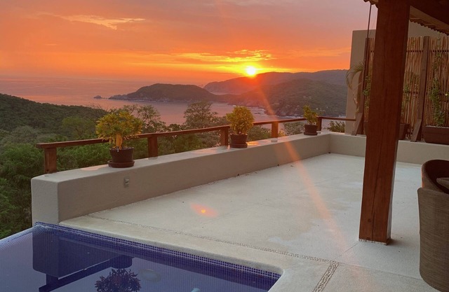 Luxurious Vacation Home, Amazing Ocean Views, 4 BR 4 1/2 Baths, Private Pool!