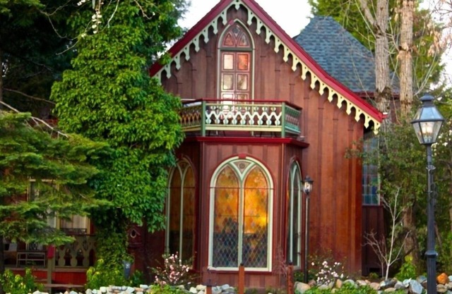 Luxurious Victorian Cottage in Historic Gold Country Town
