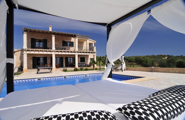 Luxurious Villa with pool, BBQ, swings, tennis court, Volleyball court, Gym