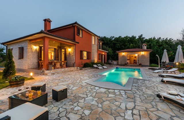 Luxurious Villa near the sea