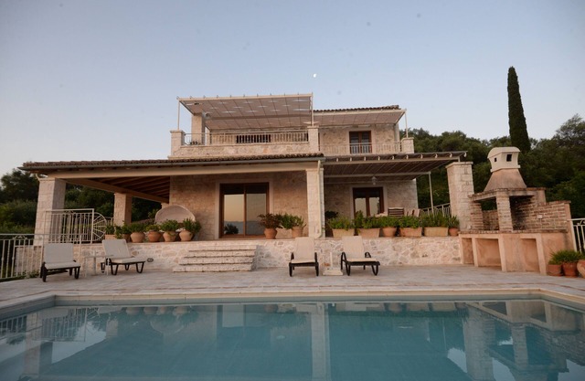 Luxurious Villa With Private Pool And Stunning Views, 4 bedrooms and 5 bathrooms