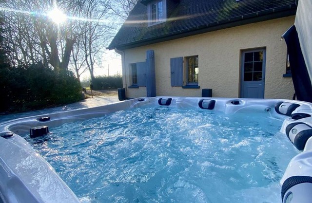 Luxurious Villa with Spa, Large Garden, Near Lille - Sleeps 14