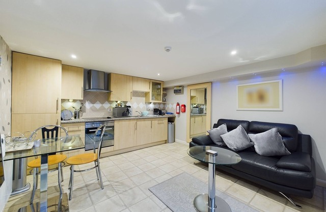 Luxury 1 Bedroom Apartment with Private Decking