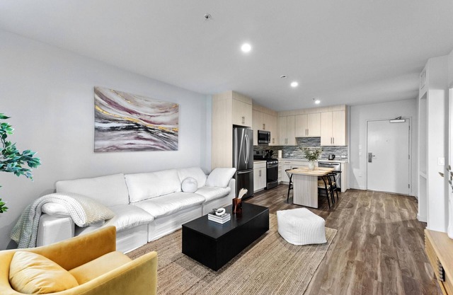 Luxury 1-Bedroom Centrally Located in West Hollywood
