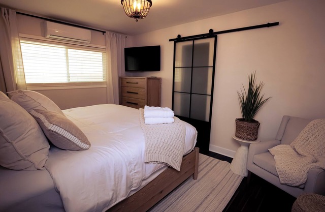Luxury 1 - Bedroom
