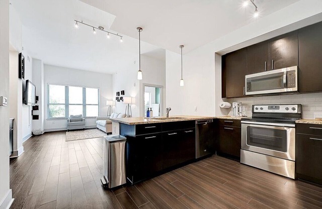 Luxury 2 bedroom in King of Prussia, walking distance to Children's Hospital