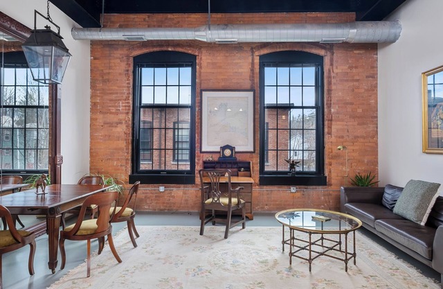 Luxury 2 Bedroom 2 Bathroom Loft Apartment In Williamstown With Great Amenities!