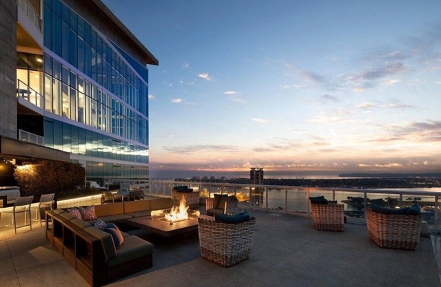 Luxury 2 Story Apartment - Walking to Convention Center, Petco Park & Gaslamp