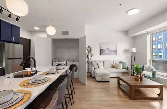 Luxury 2Bd Condo DT Minneapolis, Minutes From Convention Center & US Bank Arena