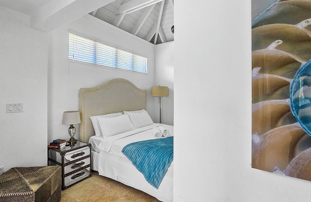 Luxury 2BDR Island Escape w/Pool, Tennis, Ocean Access & Private Beach Club