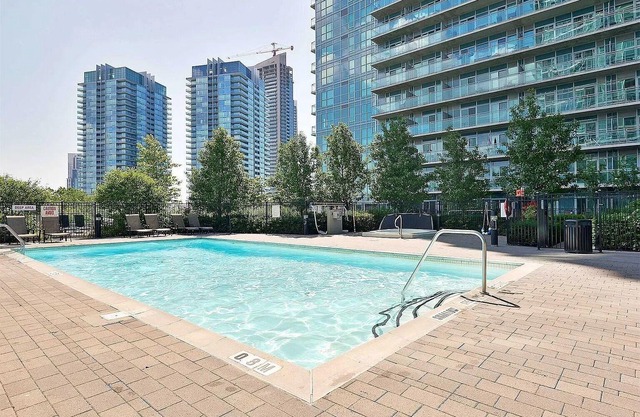 Luxury 2BDR Private Condo in Lakeshore Toronto