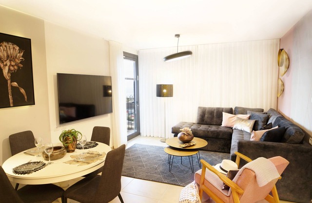 Luxury 2BR & Balcony & Sea view