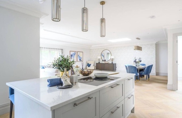Luxury 3-Bed Penthouse w/Large Terrace & Parking
