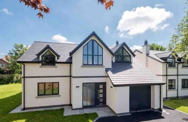 Luxury 3 Bedroom detached house on Private Road