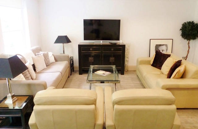Luxury 3-double bed 3-bathroom Full AirCon Kensington/Holland Park/Notting Hill