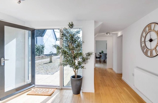 Luxury 3bed annex w/parking & outside space