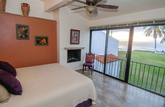 Luxury 4 bed/4 bath Beach Front Condo - New and Completely Remodeled