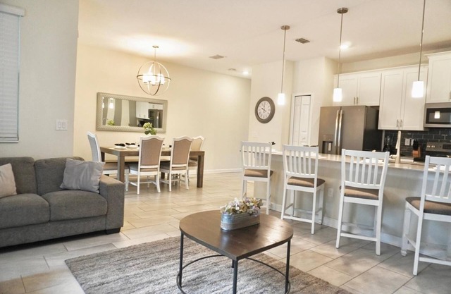 Luxury 4 Bedroom Retreat Near Disney 340