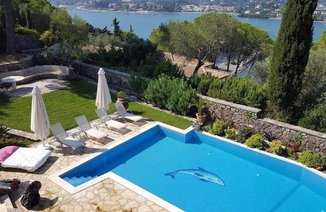 Luxury 4 Bedroom Villa 'Still Waters' | KOMMENO | 'Prestige Collection'