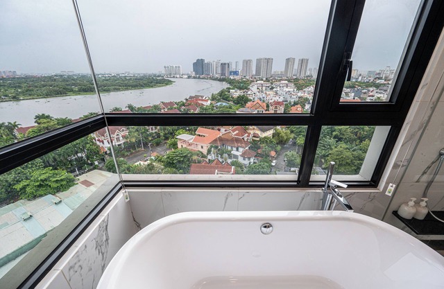 Luxury 4 Bedrooms Condo with Amazing River View