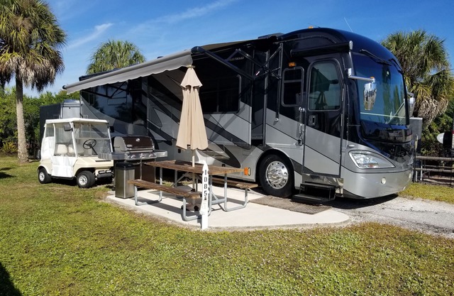 Luxury 40' Motorhome at RV Resort W/full Amenities 2 Heated Pools, Bradenton Fl