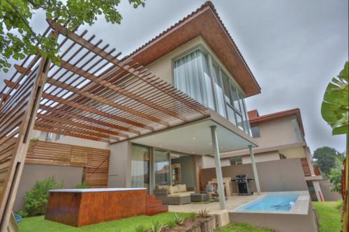 Luxury 4BR Home with Ocean Views, Pool and Hot Tub