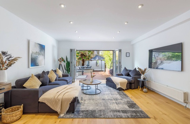 Luxury 5 bedroom home, newly refurbished to a high standard throughout