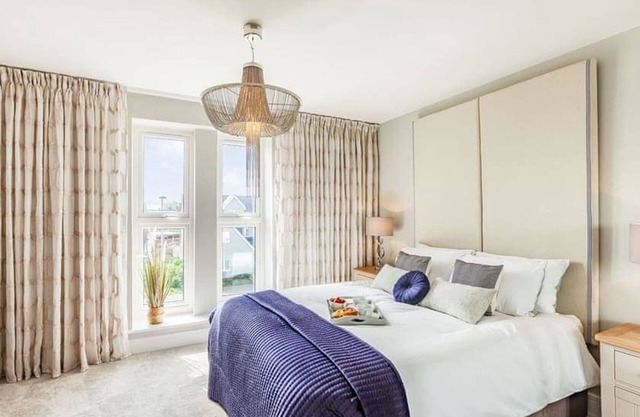 Luxury 5 bedroom home with onsite parking and WIFI
