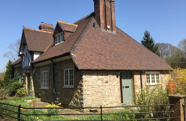 Luxury 5 bedroom (sleeps 8), 1875 stone cottage, Fully refurbished with Hot Tub