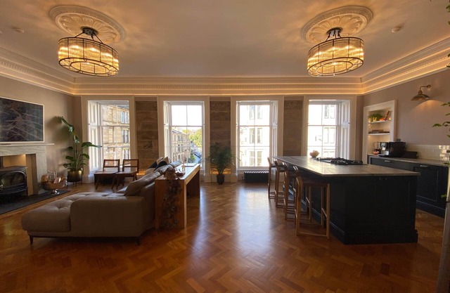 Luxury 5 bedroom stay in the heart of the West End