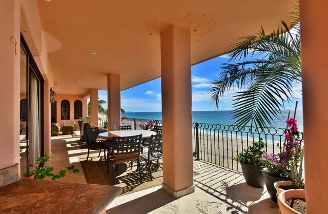 Luxury 5 Star Oceanfront El Zalate - 3400 sft 3BR