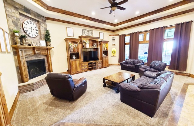 Luxury 5600 SF Home - Sleeps 16+! HUGE 7.1 Home Theater/Game Room/Playground