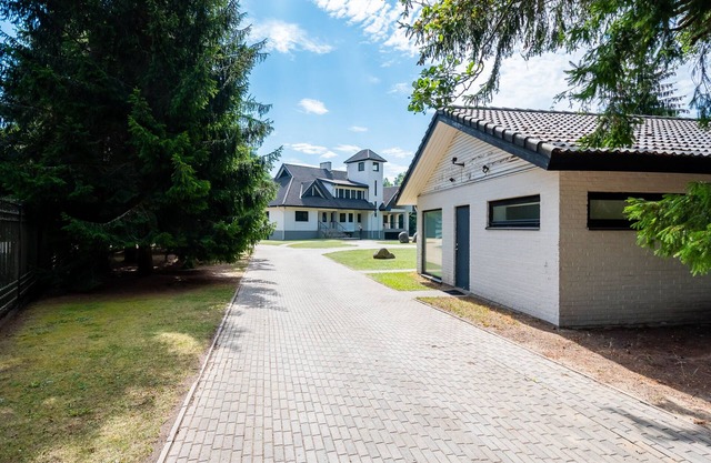 Luxury 6-bedroom Villa with Secured Yard & House, Inside Pool, Private Gym etc