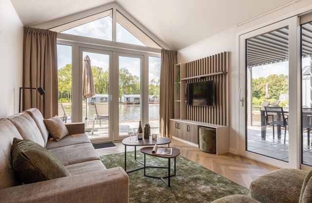Luxury 6-person bungalow in the holiday park Landal Landgoed Bourtange
