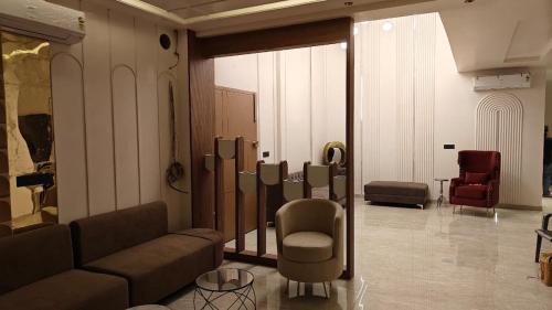 Luxury 6BHk Pool Villa Near Jaipur Railway Station