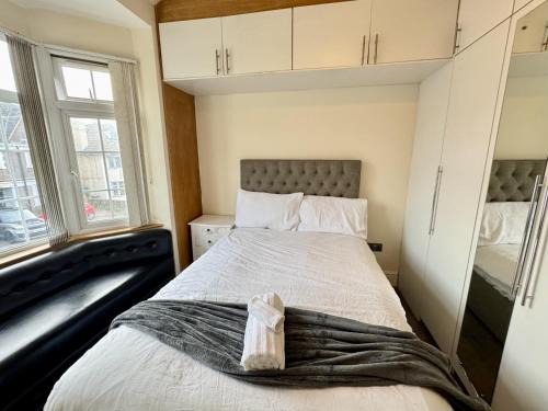 Luxury 8 Bed Home Near Luton Airport