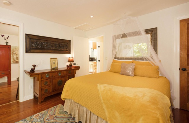 Luxury, AC, Adjacent to Acres of State Oceanfront Land