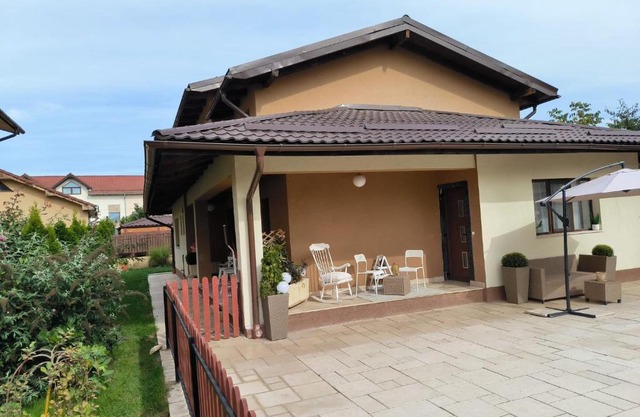 Luxury Airport Retreat