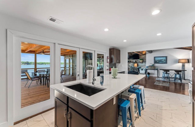 Luxury and Cozy Talladega Lakefront retreat with the best sunset views!