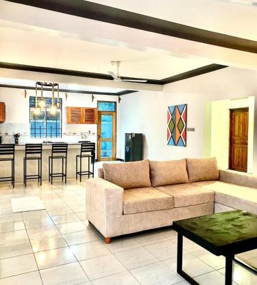 Luxury And Spacious Pool house near the beaches